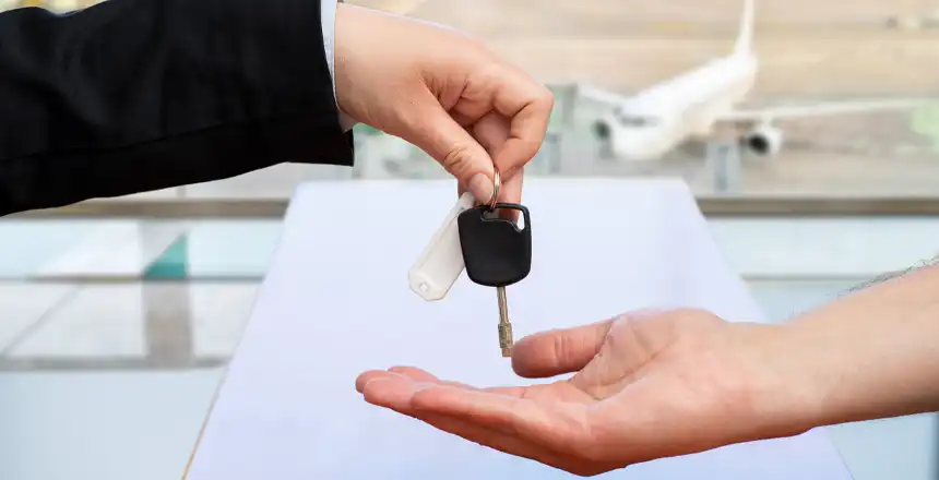 Schlüsselübergabe am Flughafen