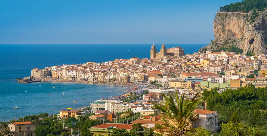 Panoramablick auf Cefalu, Italien