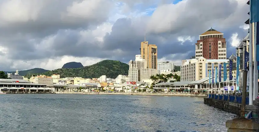 Blick auf die Hafenpromenade von Port Louis, Mauritius