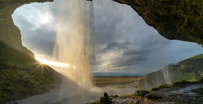 skogafoss-island-hinter-dem-wasserfall Hinter dem Wasserfall Skogafoss, Island