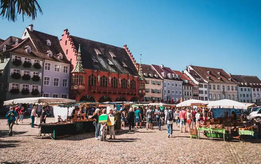 freiburg-breisgau-muensterplatz Münsterplatz in Freiburg