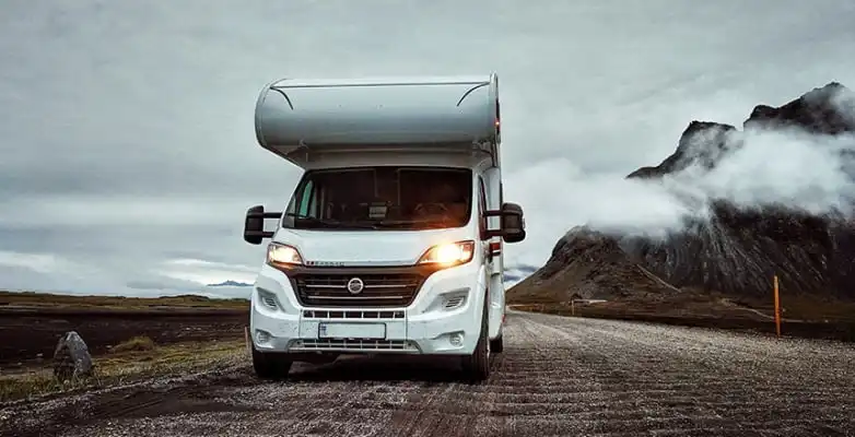 Island mit Camper