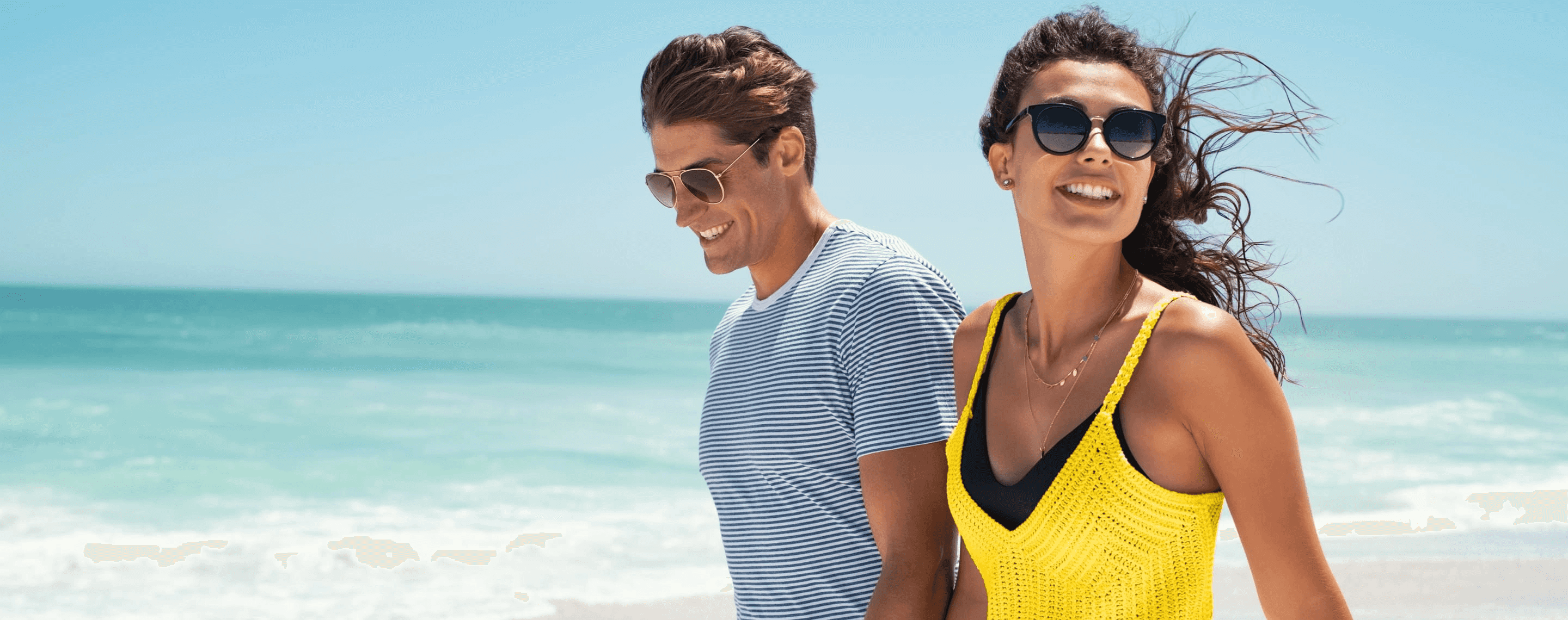 paar am strand, hertz autovermietung