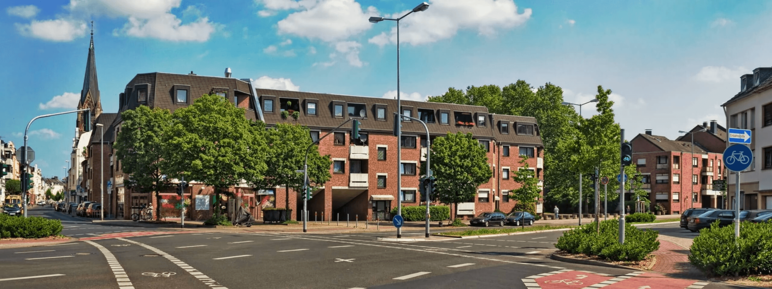 adac autovermietung mönchengladbach strasse fotolia 86397584