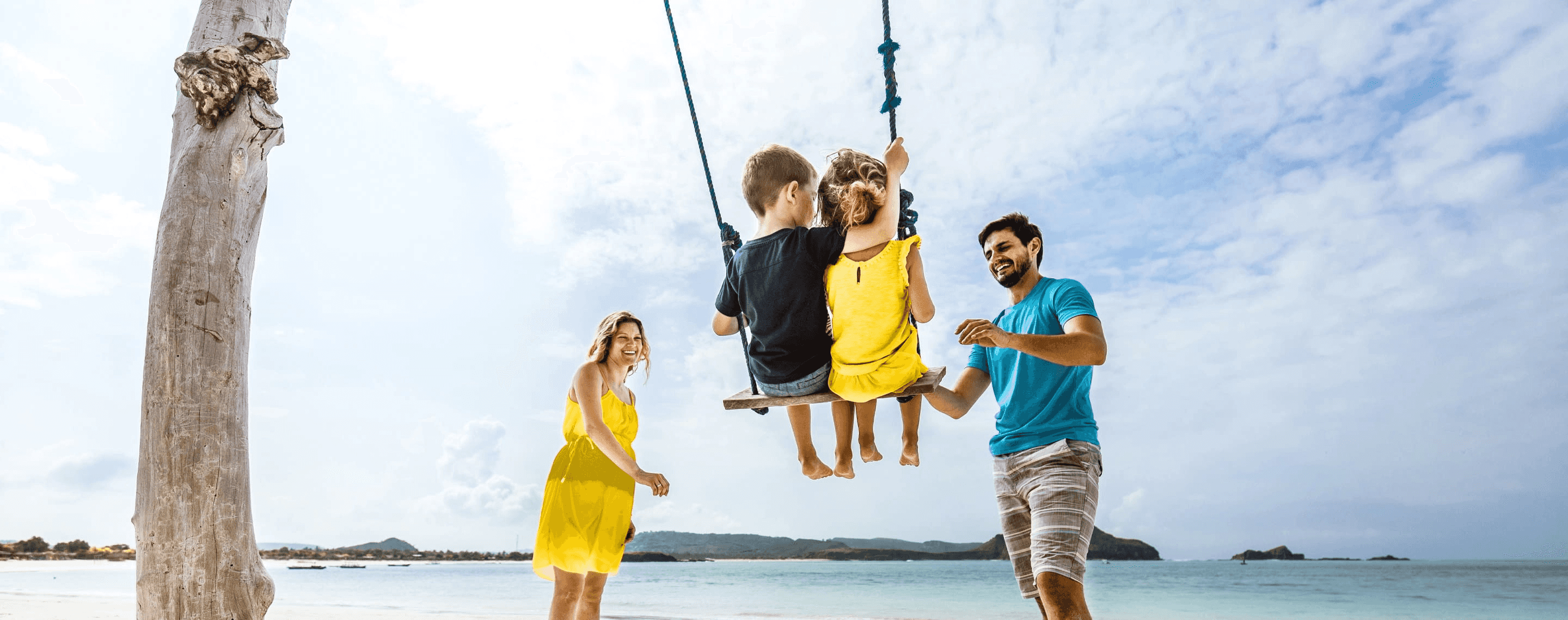 familie schaukel am meer, hertz autovermietung