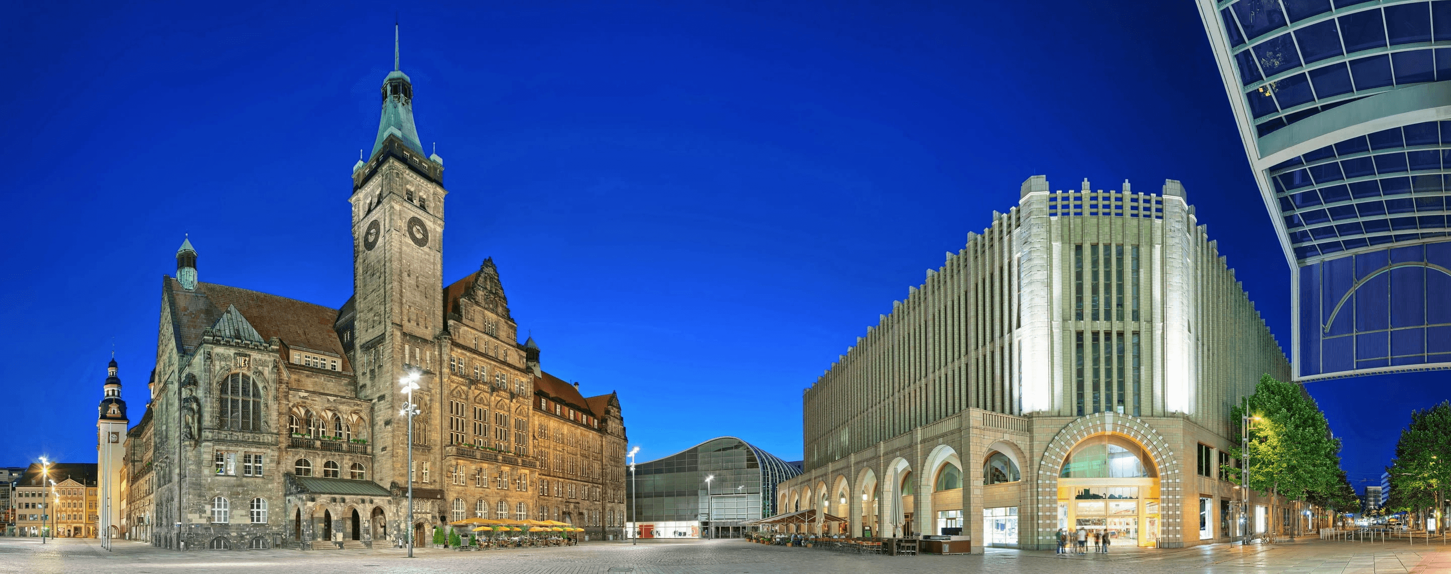 Altstadt von Chemnitz mit Rathaus am Abend