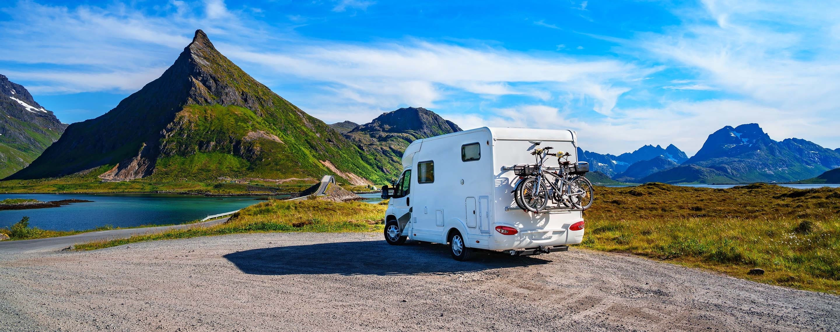 wohnmobiltrip in naturlandschaft norwegen