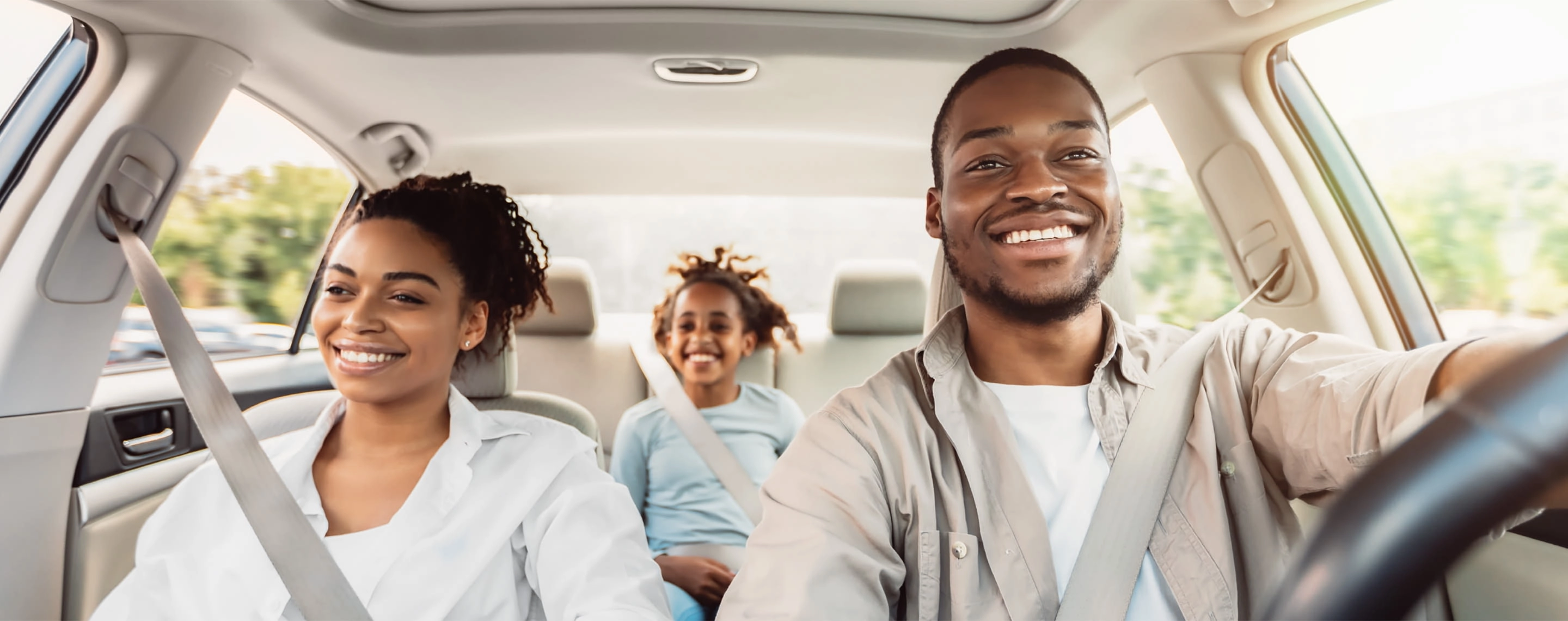 enterprise rent-a-car mietwagen, eltern mit tochter im auto