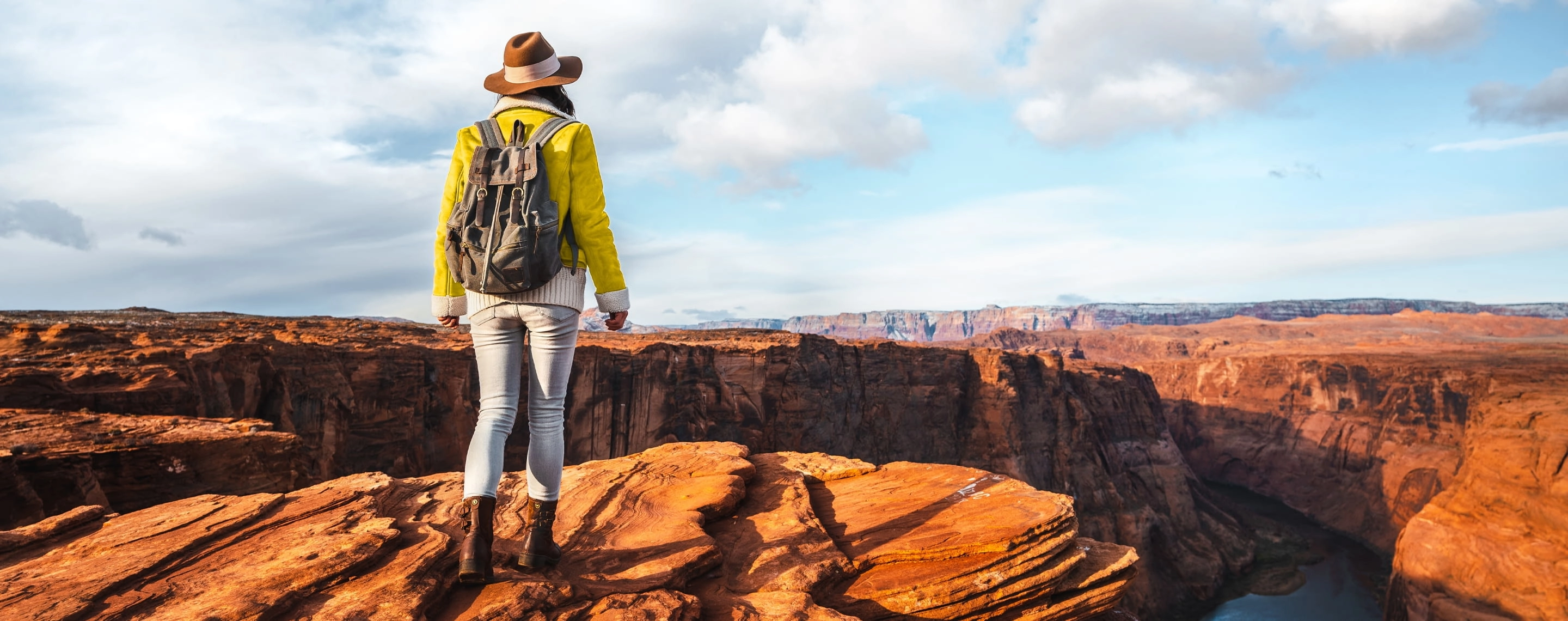 frau am canyon, hertz autovermietung