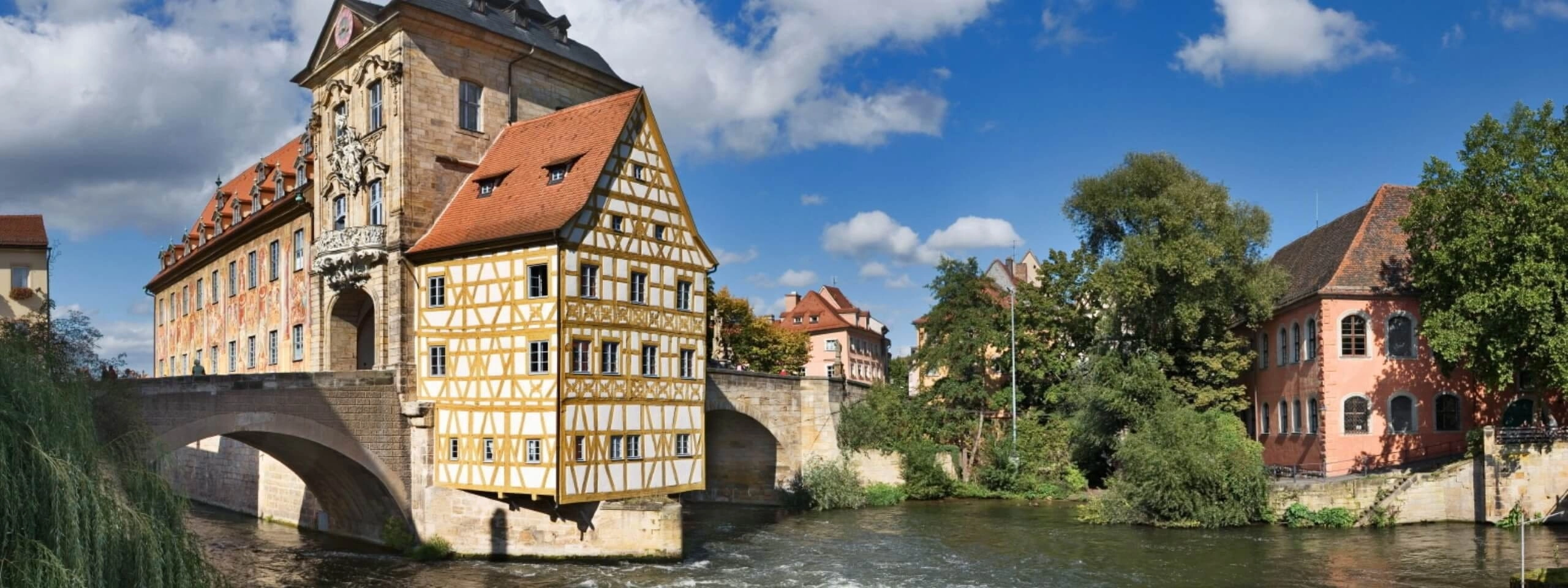 adac autovermietung bamberg altes rathaus obere brücke istock 000004394309