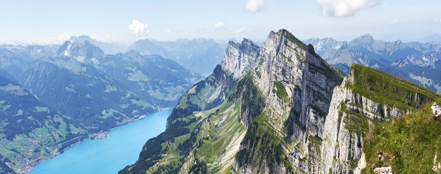 Panoramablick auf Berge und See, Walenstadt, Schweiz