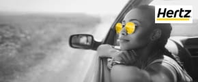 hertz autovermietung gelbe sonnenbrille frau auto seitenfenster