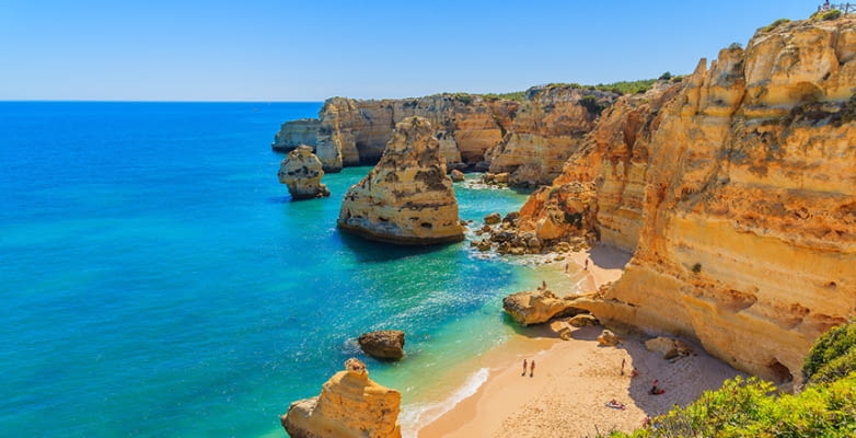 Praia da Marinha an der Algarve in Portugal